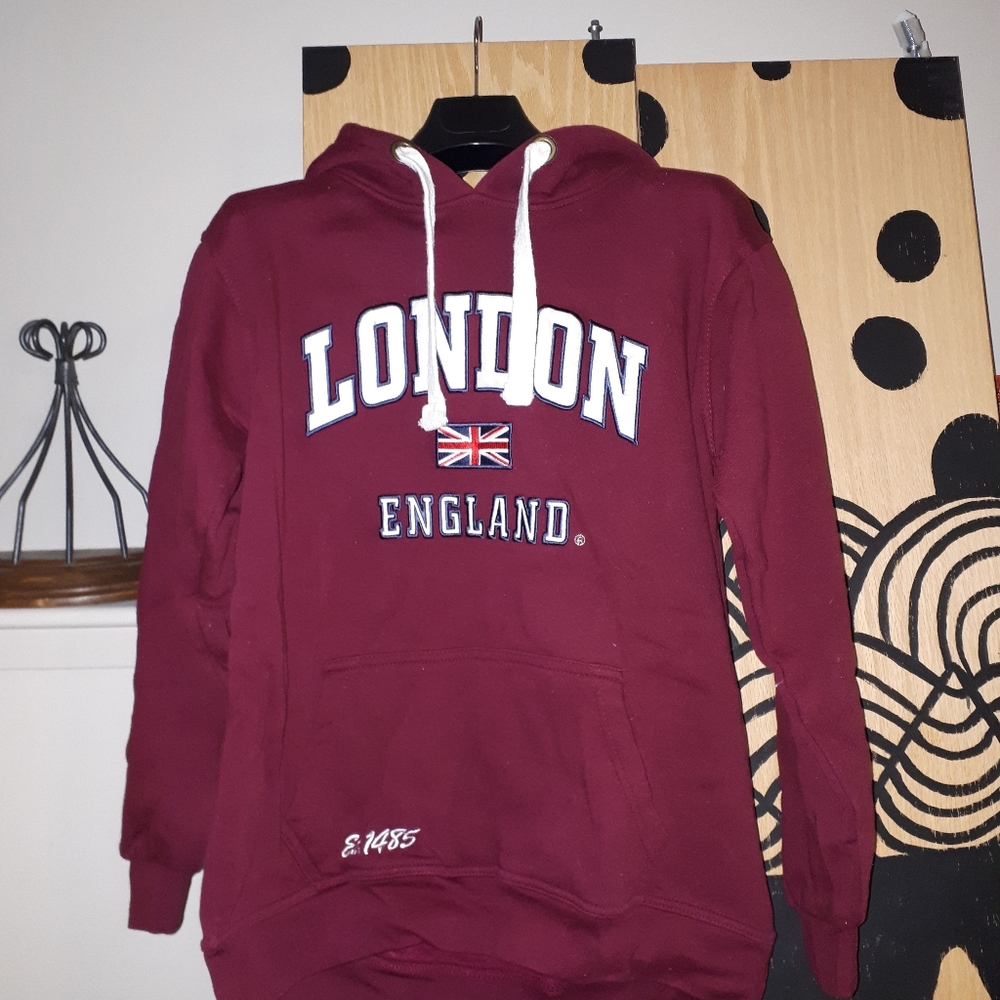 Thick comfy london hoodie. Straight from the UK.